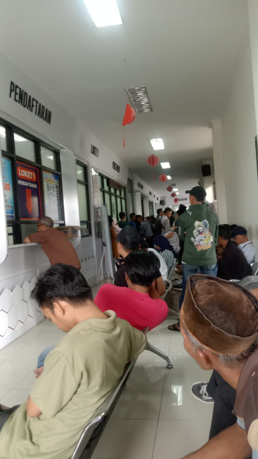 Supir Angkot Keluhkan Besarnya Biaya Ditengah Program Pemutihan Pajak