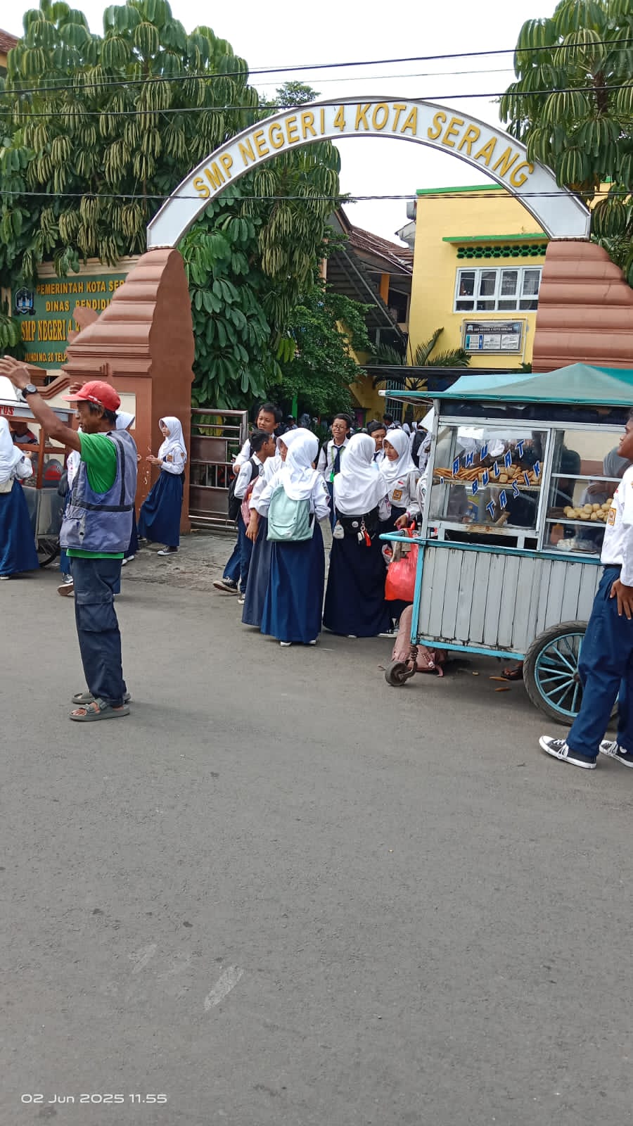 Raja Tega SMPN 4 Kota Serang Pungut Salaran Ke Pedagang Kantin Merasa Terbebani