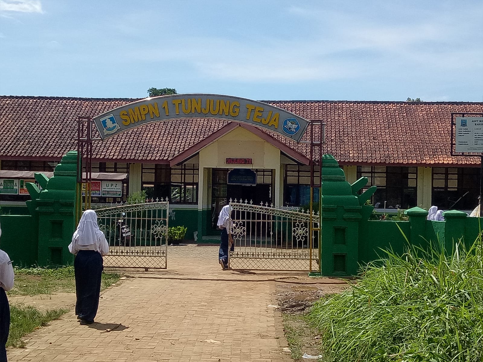 Di SMPN 1 Tunjung Teja Kab.Serang Diduga Pungli Rp.500.000,- Dikemas Sedemikian Rupa