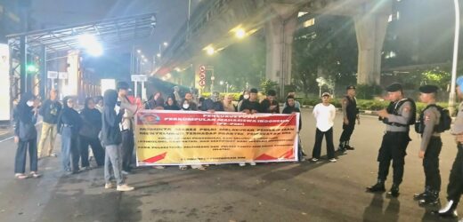 PP-PMI Kembali Gelar Aksi Jilid II Di Tengah Malam Depan Mabes Polri Menyoal Pembuatan SIM Di Polrestabes Palembang Dan Polres Banyu Asin