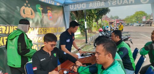 Dalam Rangka HUT Bhayangkara Ke 79 Tahun, Polres Serkot Gelar Bakti Kesehatan Gratis Untuk Pengemudu Ojek
