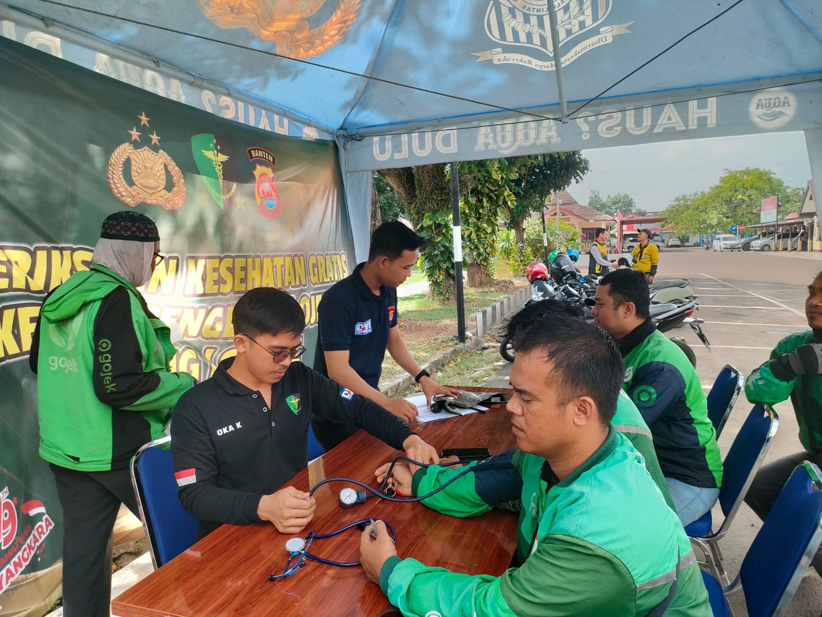 Dalam Rangka HUT Bhayangkara Ke 79 Tahun, Polres Serkot Gelar Bakti Kesehatan Gratis Untuk Pengemudu Ojek