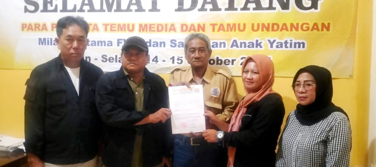 Penyerahan SK Pengurus FWB Kota Dan Kabupaten Serang Langkah Strategis Pengembangan Forum Wartawan Banten