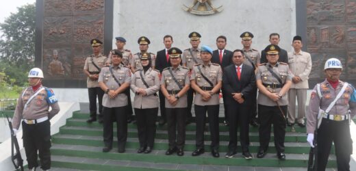 Kapolres Serkot Bersama Penjabat Utama Polda Banten Ikuti Upacara Ziarah Dan Tabur Bunga Di TMP Ciceri