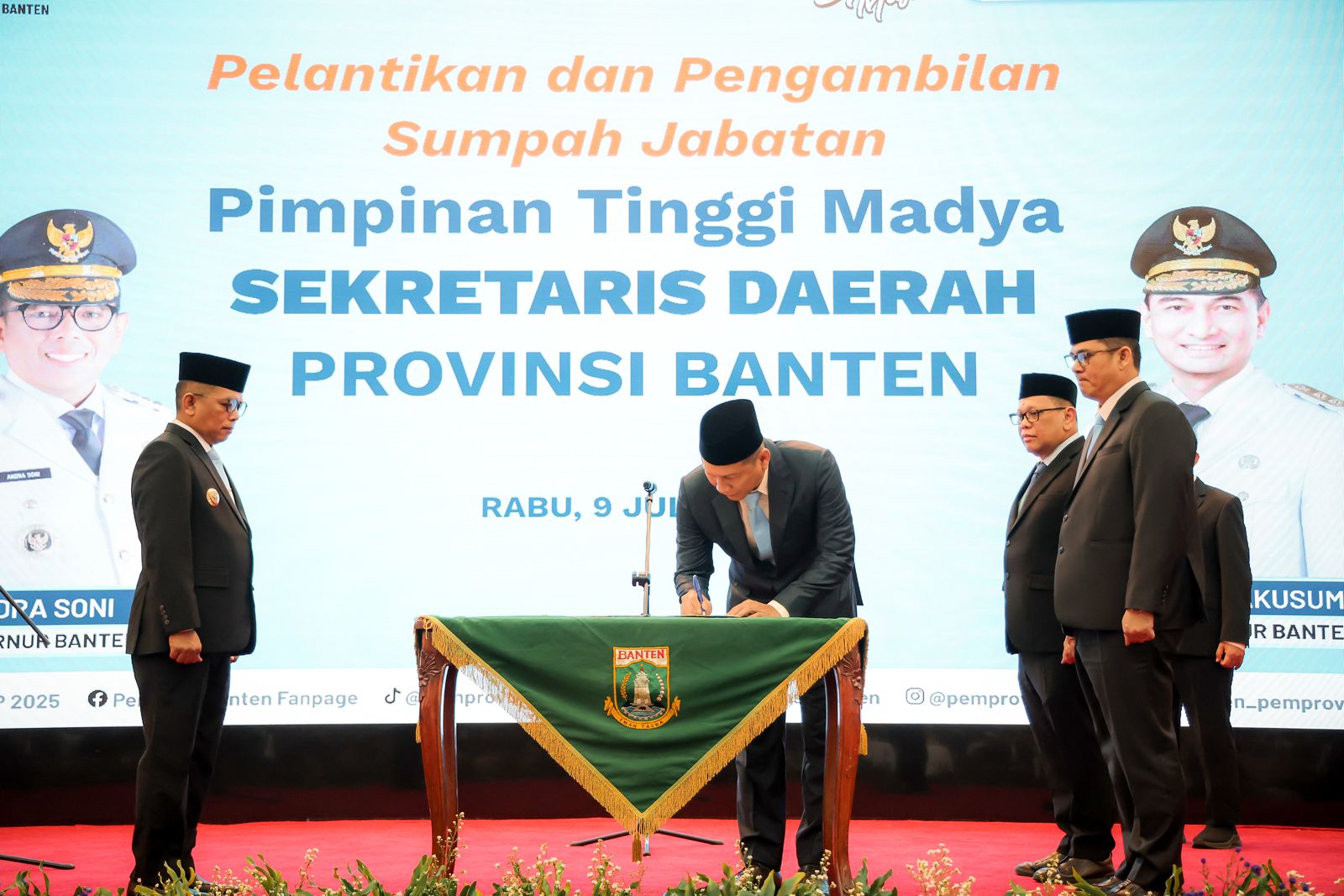 Gubernur Banten Andra Soni Lantik Deden Aphriandi H Sebagai Sekda Provinsi Banten