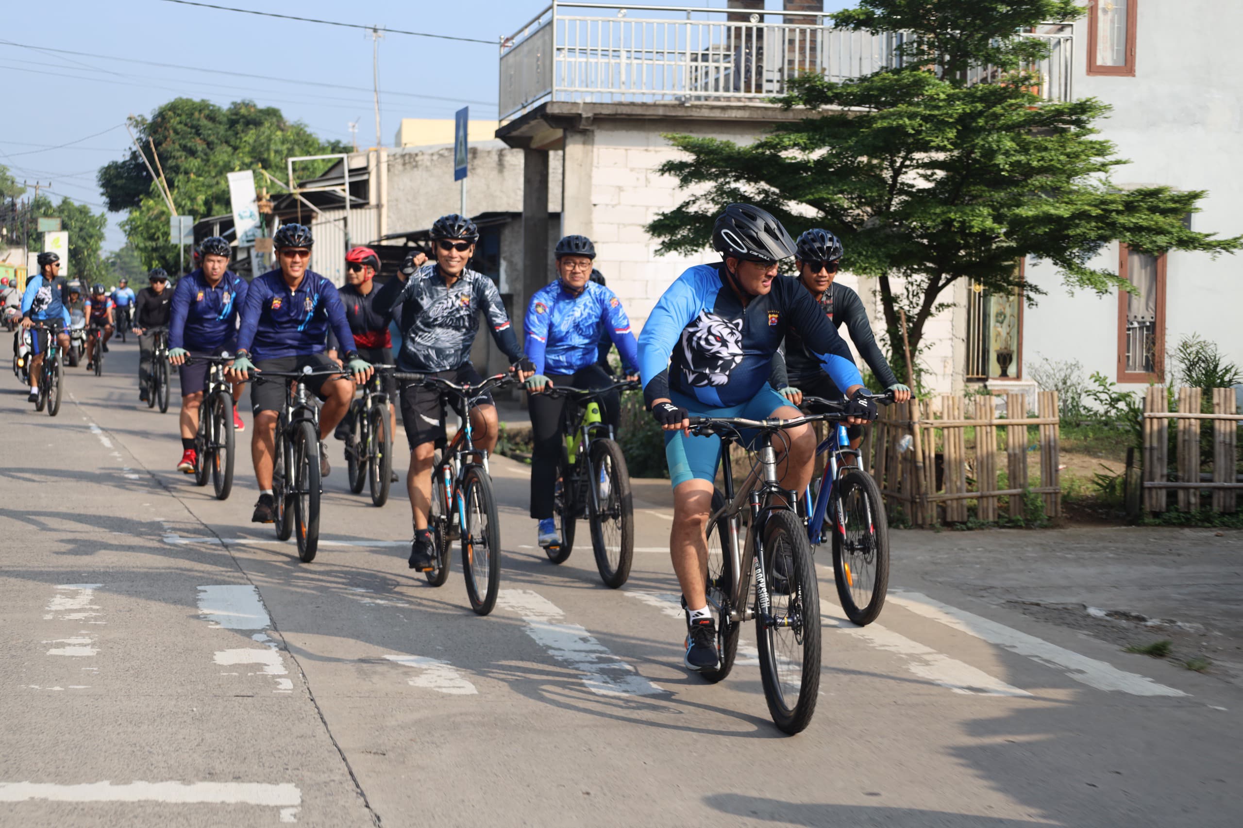 Pererat Sinergi, Polda Banten Laksanakan Fun Bike dan Bakti Sosial