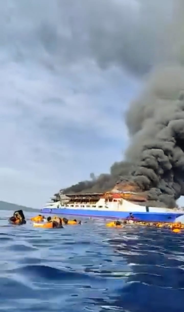 Kapal Motor (KM) Barcelona 5 Dilaporkan Terbakar Di Pulau Taliase Sulut