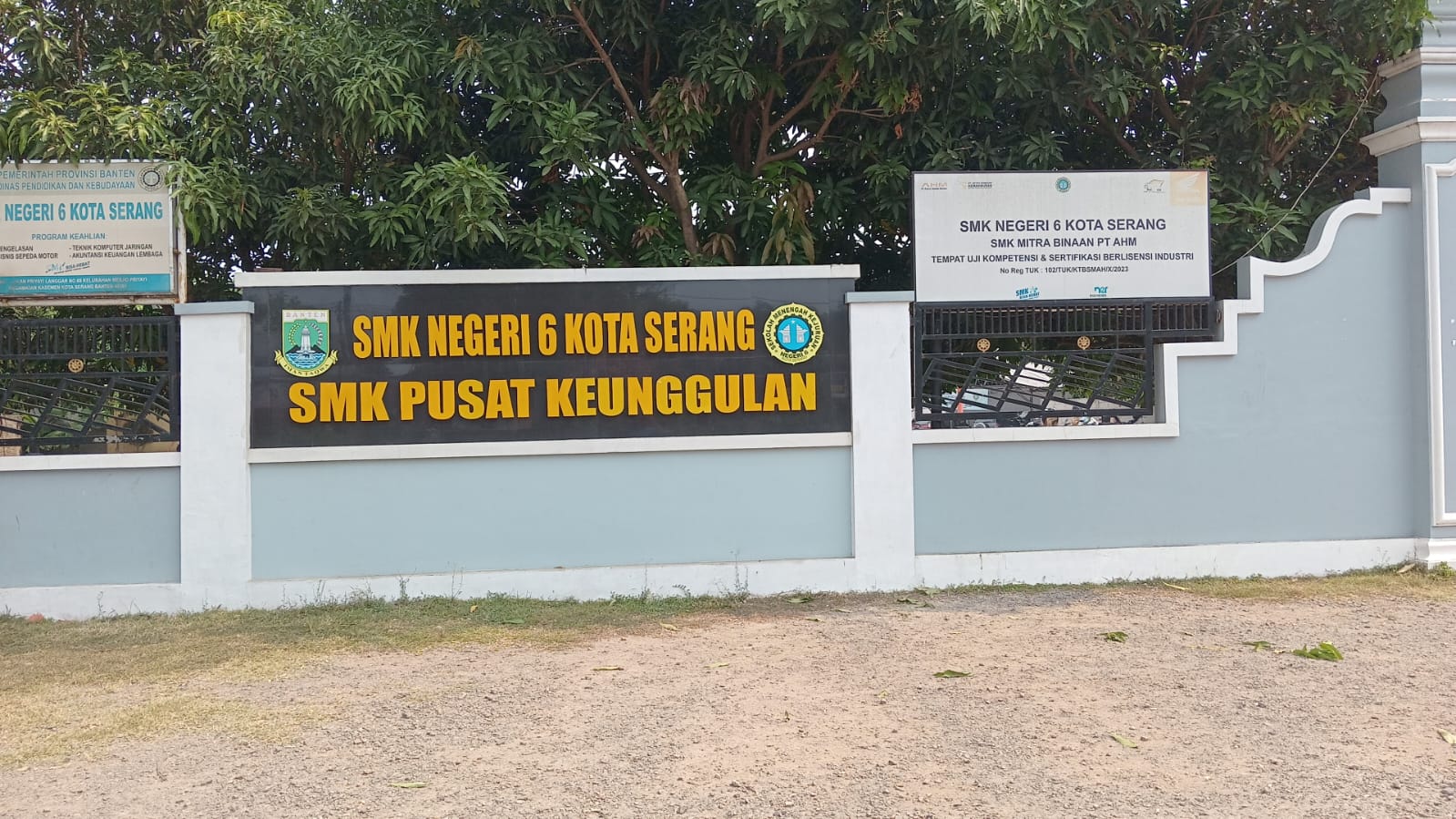 Kepala Sekolah SMKN 6 Kota Serang, Menghindari Media