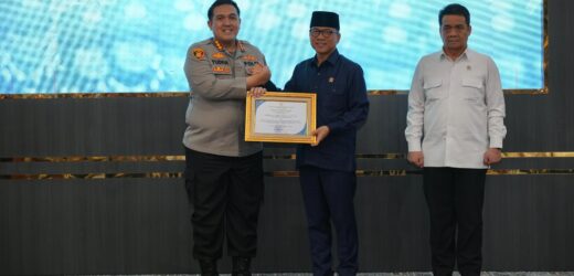 Kapolresta Serang Kota Menerima Penghargaan Dari Menteri Desa Pembangunan Daerah Tertinggal