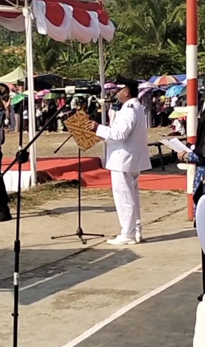 KETUA APDESI KECAMATAN PULO AMPEL BACA KAN TEKS PROKLAMASI KEMERDEKAAN