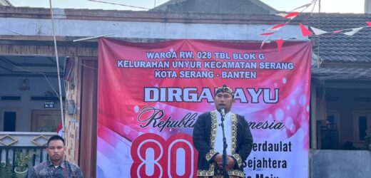 Sebagai RW, Personel Polda Banten Ajak Warga Unyur Gelar Upacara Perdana HUT RI ke-80 Khidmat dan Meriah
