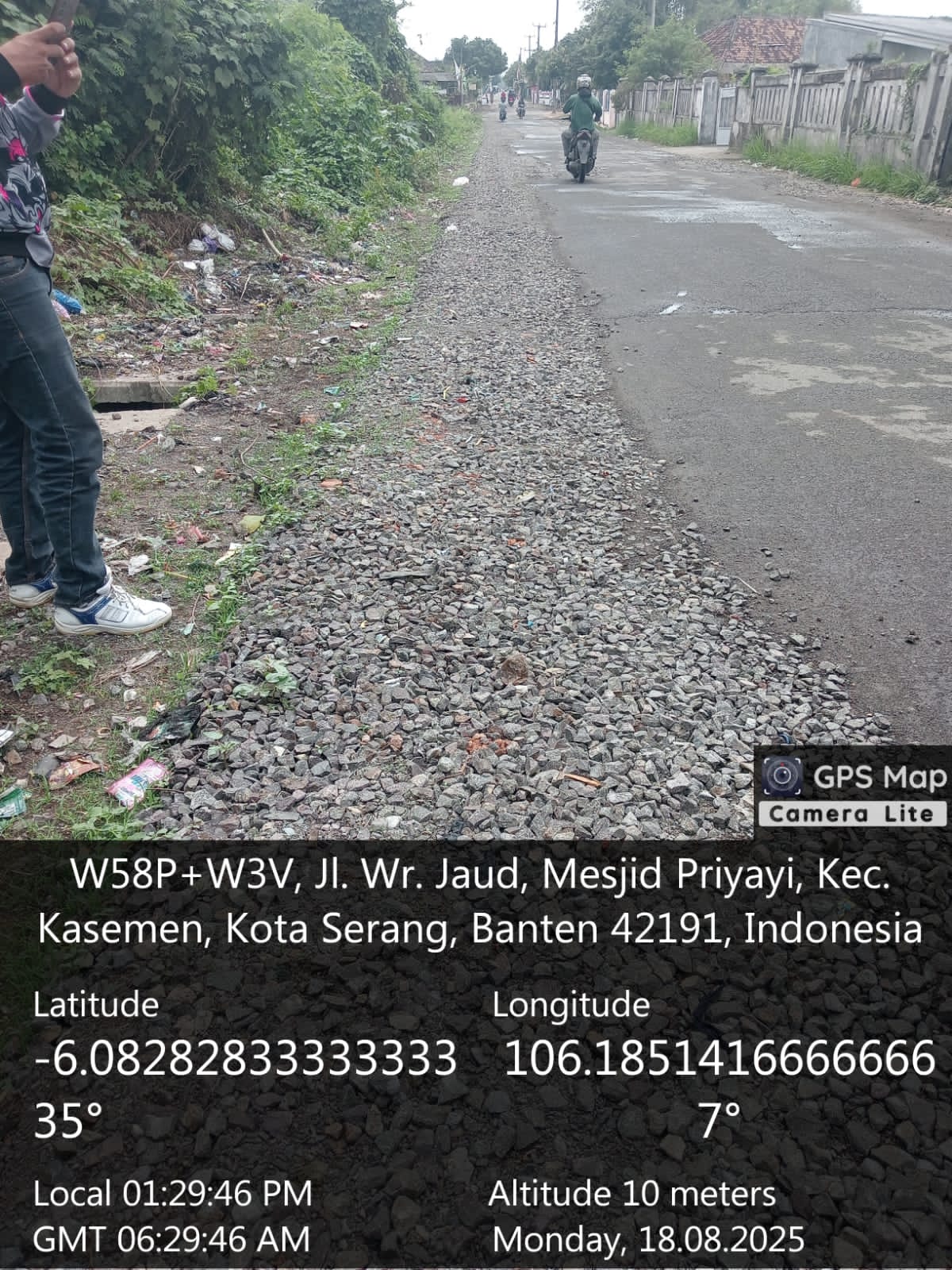 Mandor Proyek Pelaksana Ruas Jalan Warungjaud – Kasemen, Menghindar Saat Mau Dikonfirmasi