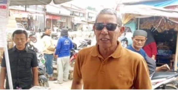 Ketua BBR dan TTKKDH Berkolaborasi Bersihkan Sampah Bersama Pedagang di Pasar Rau