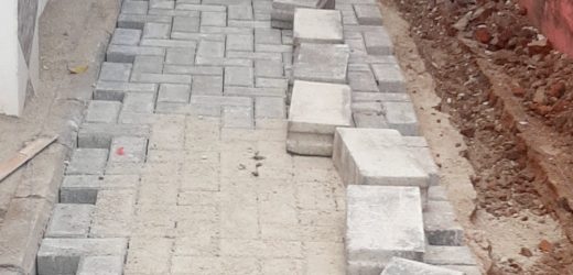 Proyek PSU Di Pancur Diduga Asal Jadi, Paving Block Ditimpa di Atas Plester Lama