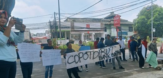 Bank Banten digerudug Massa KOAR Banten, Soroti Kinerja Direksi