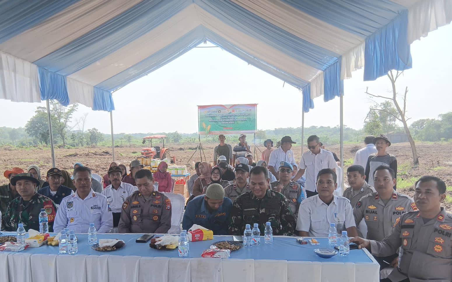 Penanaman Jagung Serentak Kuartal IV 1!Program “Satu Desa Satu Hektar” seluas 30 Hektar Bersama Polres Serang Banten