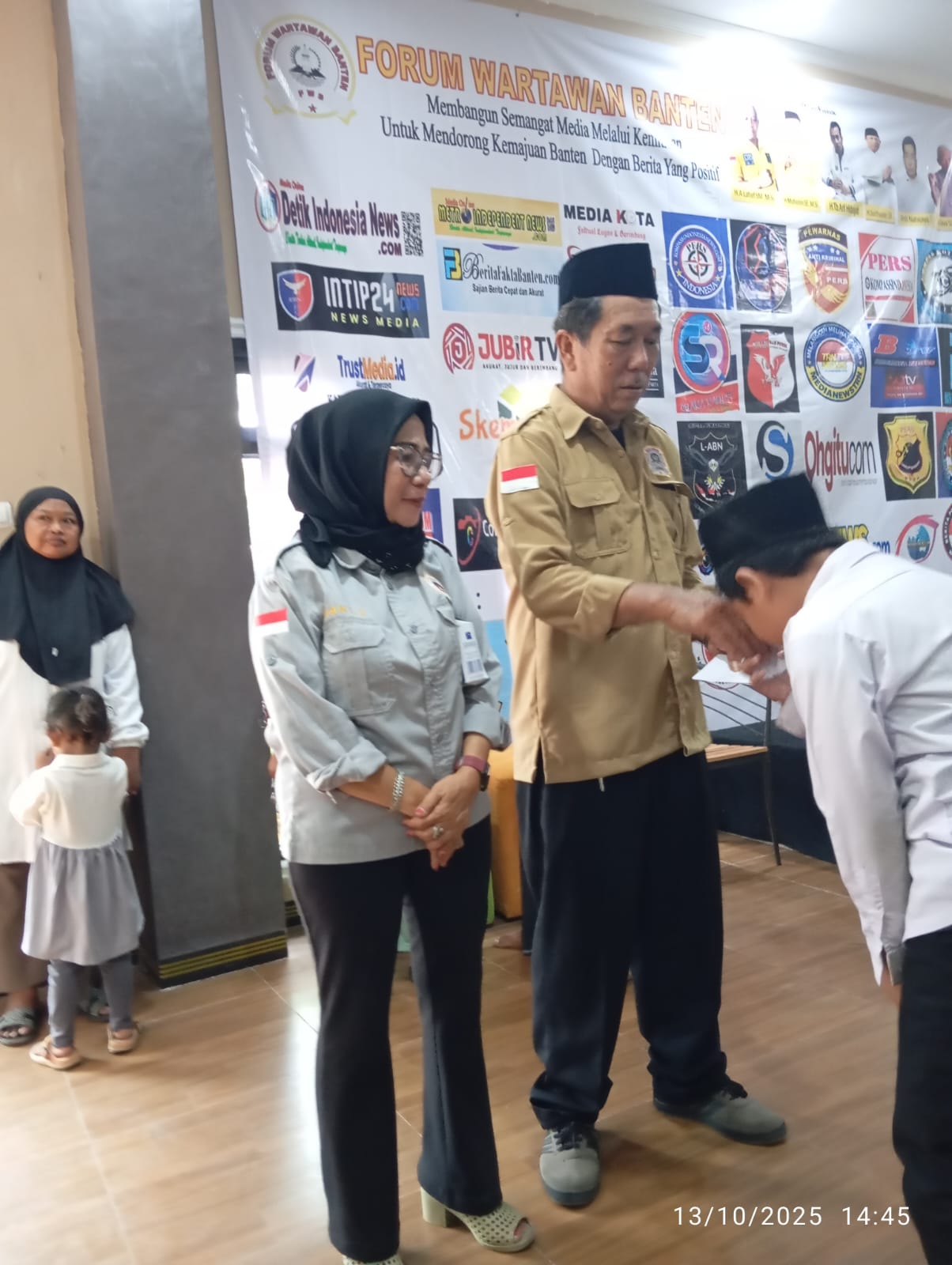 HUT ke 2 FWB Gelar Temu Media dan Doa Bersama 100 Anak Yatim Di Sari Banten 3 Banjar Sari