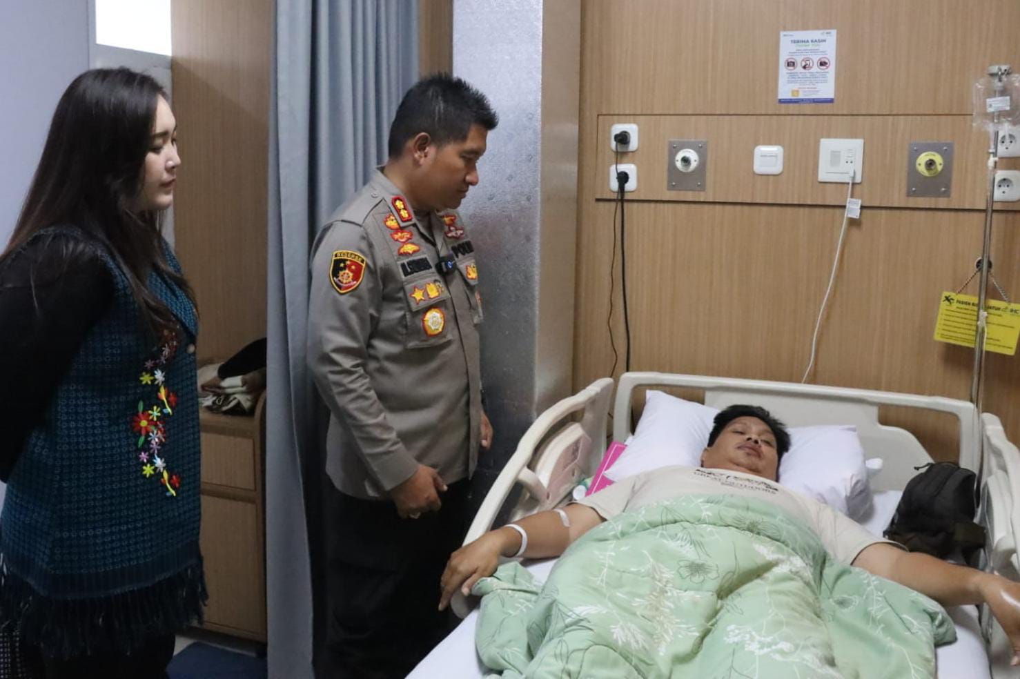 Kapolres Cilegon Berikan Motivasi dan Semangat, Bezoek Anggota Yang Sakit