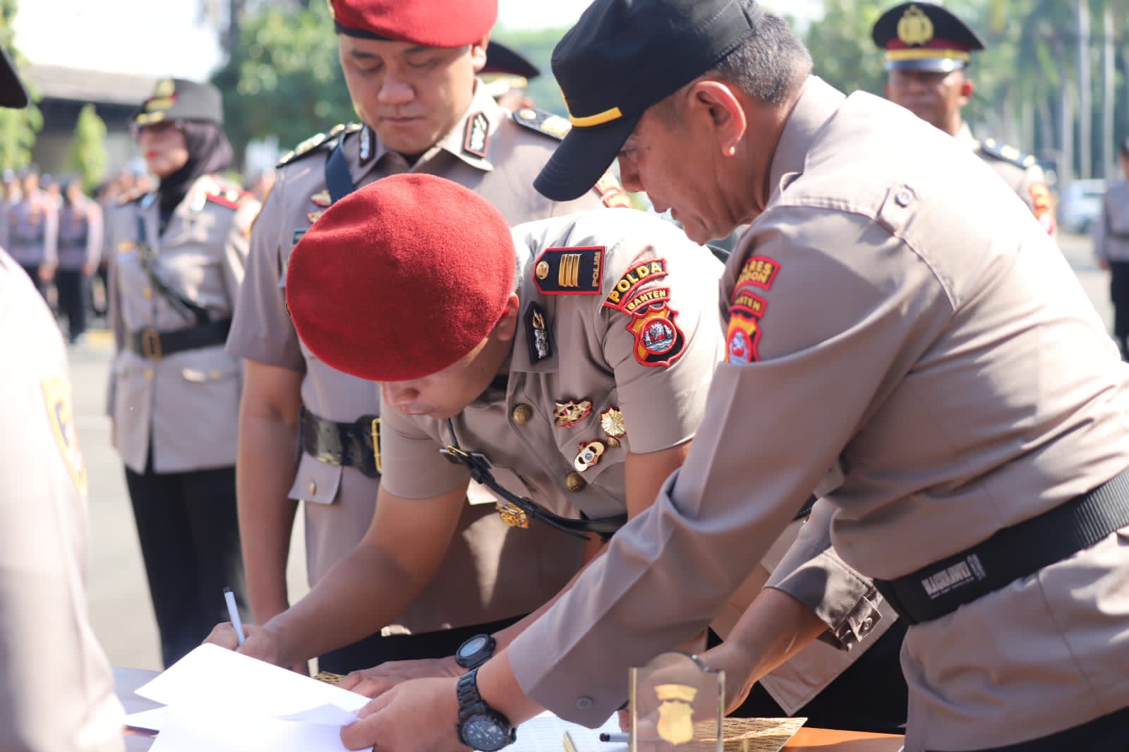 Kapolres Cilegon Pimpin Sertijab Kabag SDM, Kabag Log, dan Kasat Reskrim, Tekankan Profesionalisme dan Dedikasi