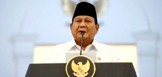 Rayakan Milad ke-74, Prabowo Potong Tumpeng di Istana
