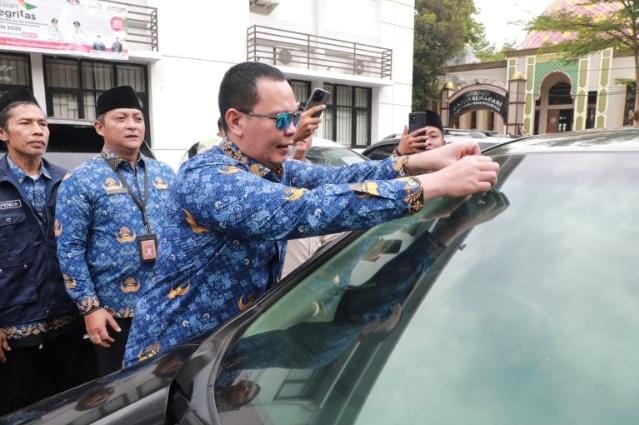 Wali Kota Dan Kepala Bapenda Kota Serang Menertibkan Aset 44 Mobil ASN Yang Menunggak Pajak