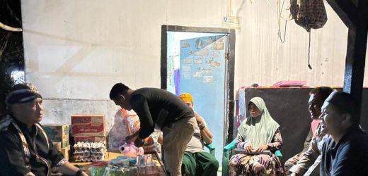 Terima Bantuan Sembako Saat Dikunjungi Kapolres Condro Sasongko, Korban Kebakaran Sangat Terharu