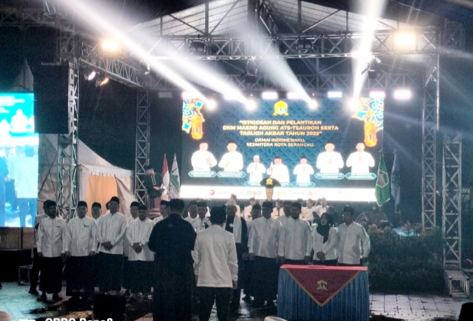 Wali Kota Budi Rustandi Lantik DKM Masjid Agung Ats-Tsauroh Kota Serang, Tekankan Pentingnya Amanah Umat
