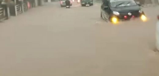 Efek Intensitas Hujan Tinggi, Sepanjang Jalan Cangkudu-Panyirapan Baros Tergenang Banjir
