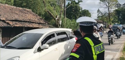 Polresta Serang Kota Laksanakan Rekayasa Lalu Lintas di Jalur Wisata Palima Cinangka