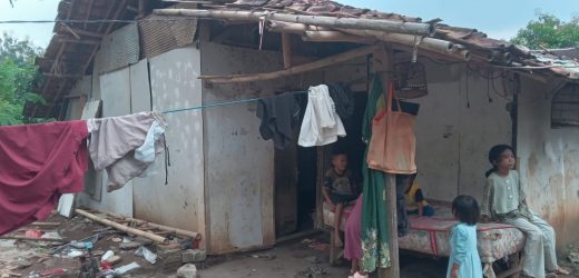 Memprihatinkan! 9 Jiwa Tinggal di Rumah Setengah Roboh di Kab. Serang, 1 Lansia Sakit Terbaring Tanpa Penanganan