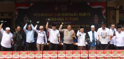 Dalam Rangka Hari Bhayangkara ke-80 Polresta Serang Kota Musnahkan Ribuan Botol Miras