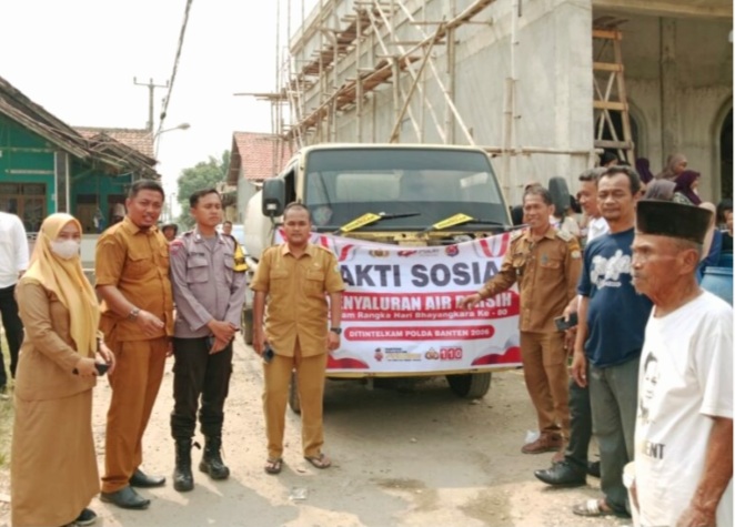 Polda Banten Salurkan Air Bersih untuk Warga Cibogo pada HUT Bhayangkara ke-80