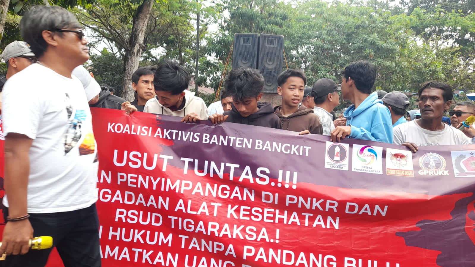 Kejari Kab. Tangerang Di Demo Gerakan KAWAN dan KABB “Tuntut Penegakkan Hukum”